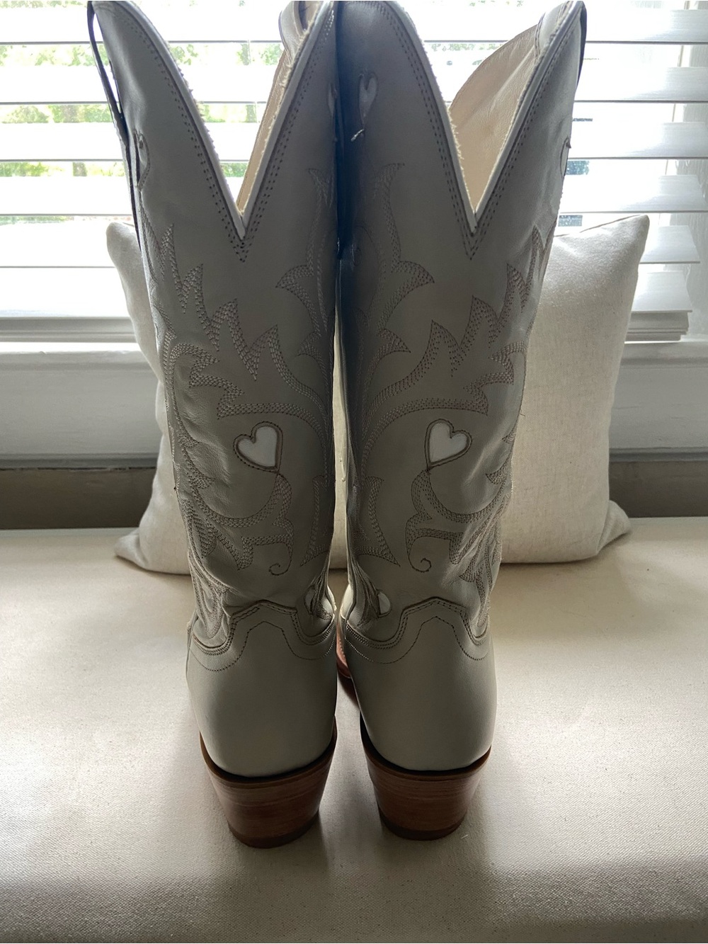 Tecovas Ivory Heart-Embroidered Annie Boots - Size 8 - Picture 3 of 6